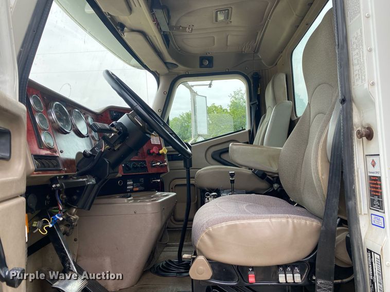 image for item DL7212 2005 International 9900i  dump truck