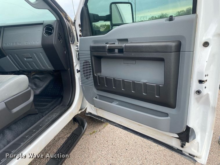 image for item DL7228 2012 Ford F350 Super Duty  SuperCab utility bed pickup truck