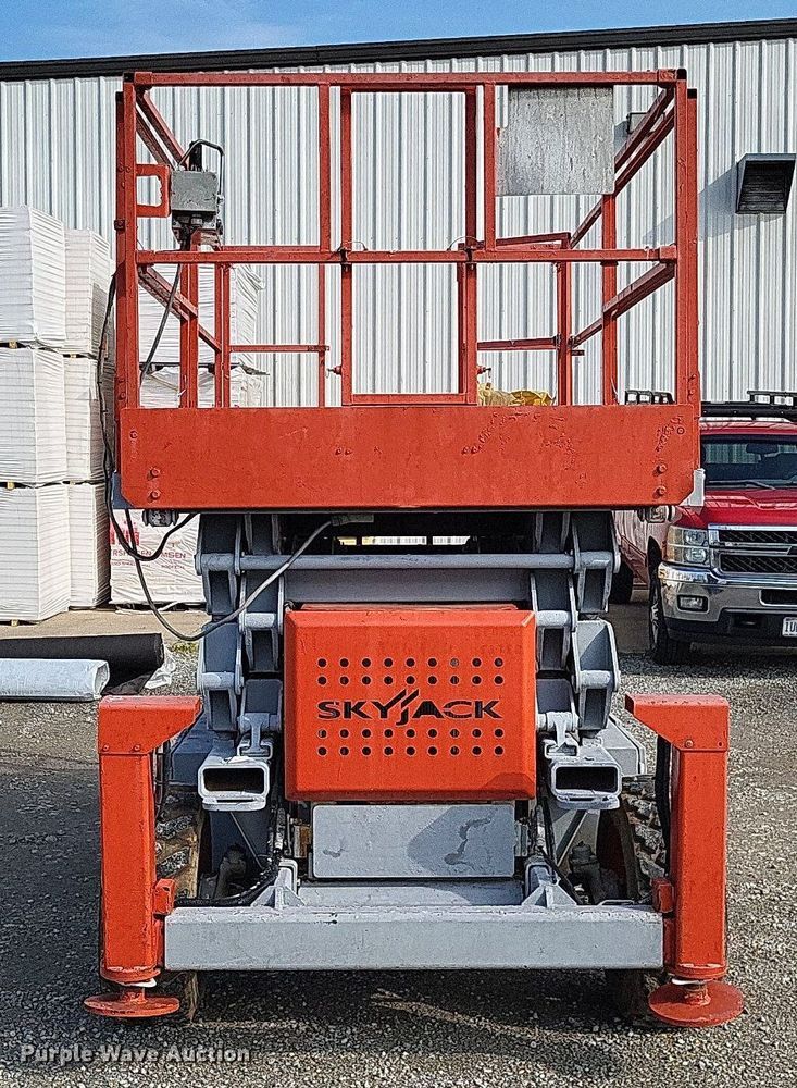 image for item DO3657 2007 Skyjack SJ7135  scissor lift
