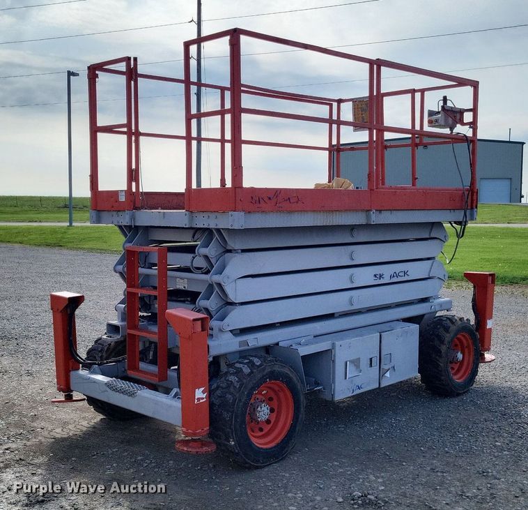 image for item DO3657 2007 Skyjack SJ7135  scissor lift