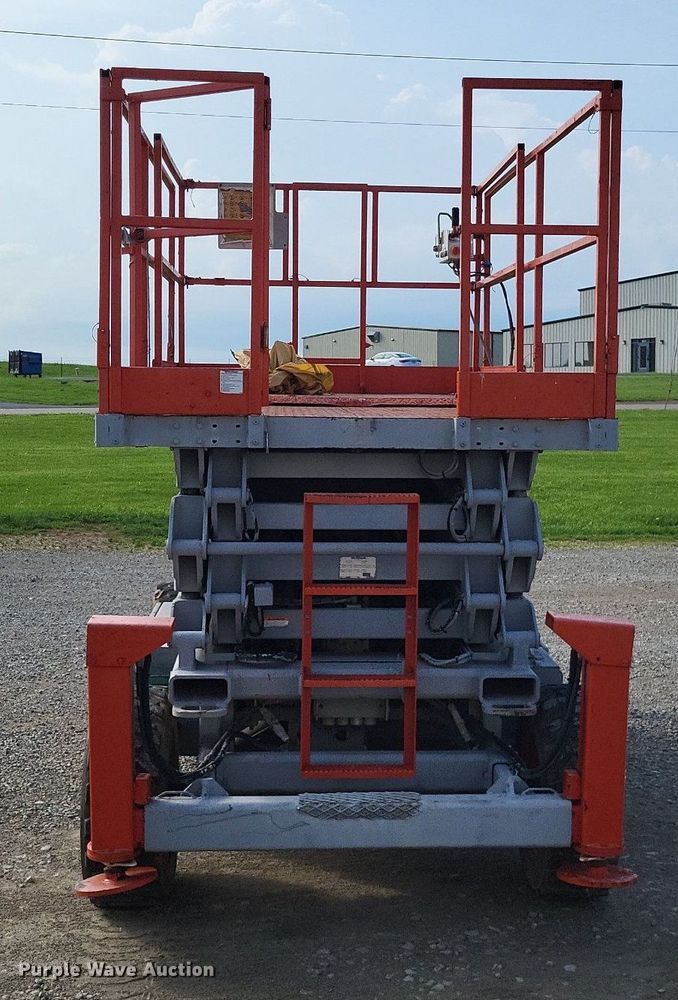 image for item DO3657 2007 Skyjack SJ7135  scissor lift