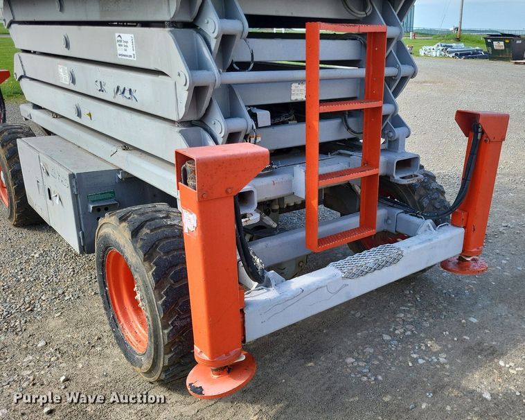 image for item DO3657 2007 Skyjack SJ7135  scissor lift