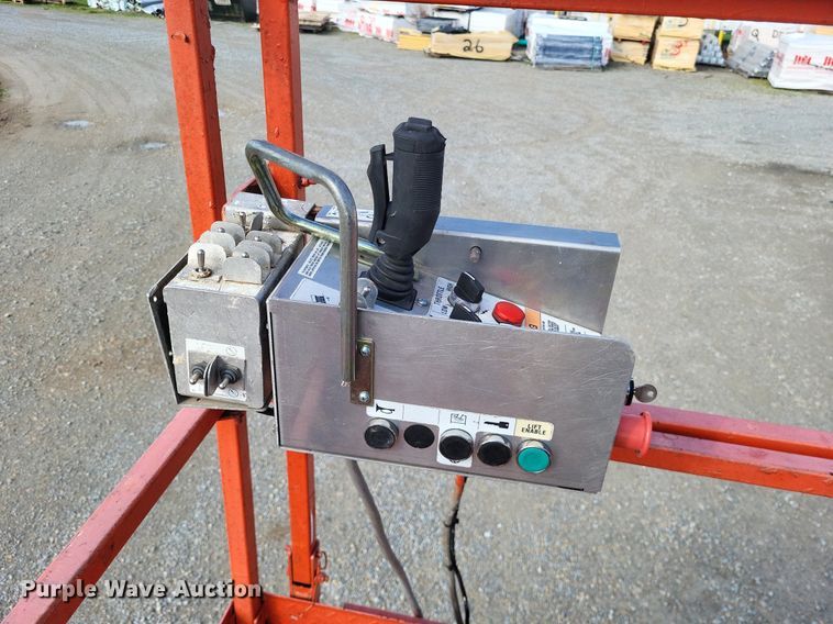 image for item DO3657 2007 Skyjack SJ7135  scissor lift