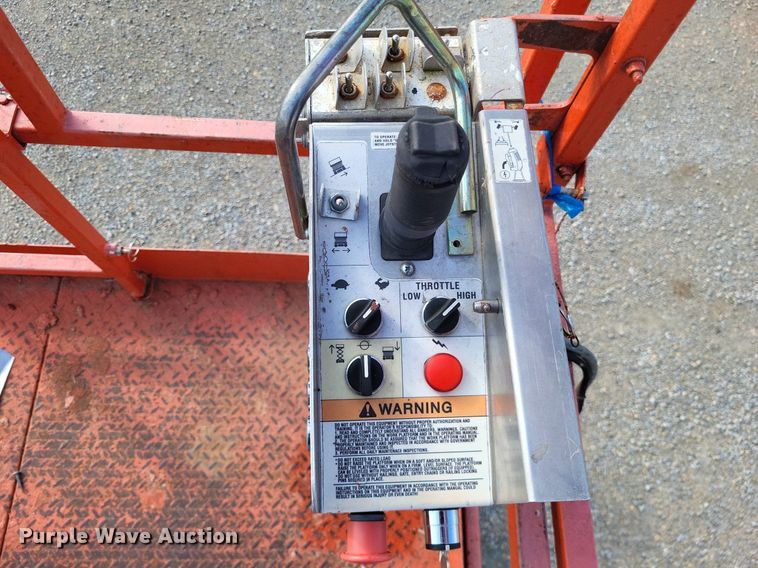 image for item DO3657 2007 Skyjack SJ7135  scissor lift