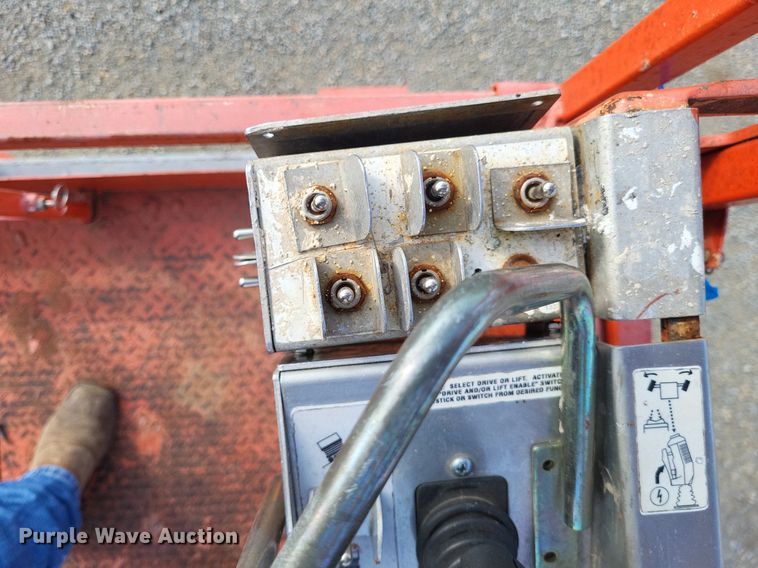 image for item DO3657 2007 Skyjack SJ7135  scissor lift