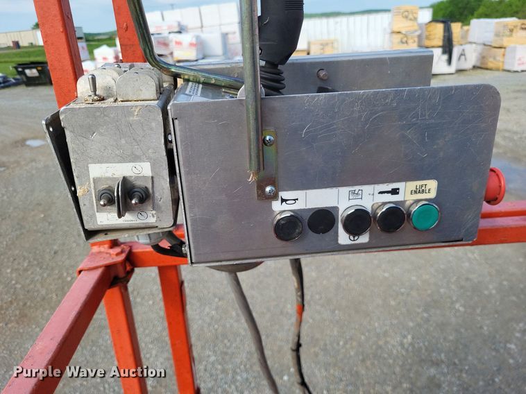 image for item DO3657 2007 Skyjack SJ7135  scissor lift