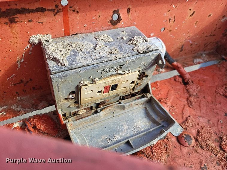 image for item DO3657 2007 Skyjack SJ7135  scissor lift