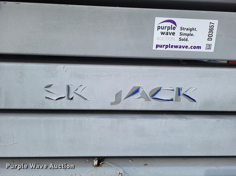 image for item DO3657 2007 Skyjack SJ7135  scissor lift