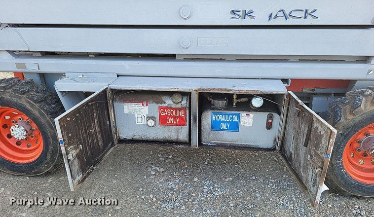 image for item DO3657 2007 Skyjack SJ7135  scissor lift