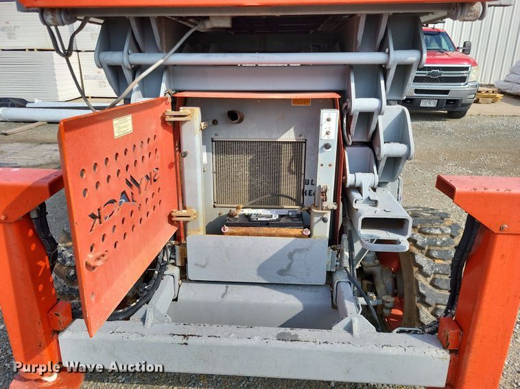 image for item DO3657 2007 Skyjack SJ7135  scissor lift