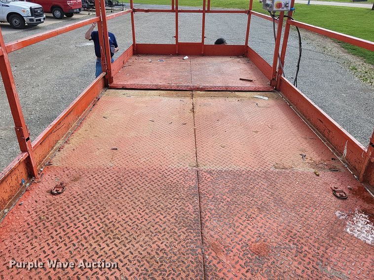 image for item DO3657 2007 Skyjack SJ7135  scissor lift