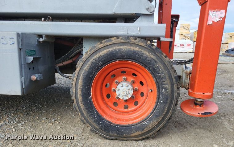 image for item DO3657 2007 Skyjack SJ7135  scissor lift