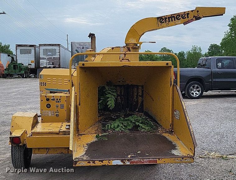 image for item DO3658 1996 Vermeer 1250BC  wood chipper