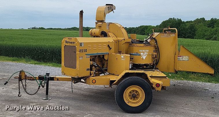 image for item DO3658 1996 Vermeer 1250BC  wood chipper