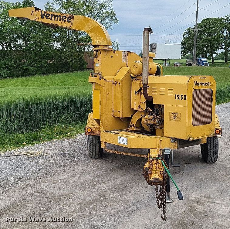 image for item DO3658 1996 Vermeer 1250BC  wood chipper