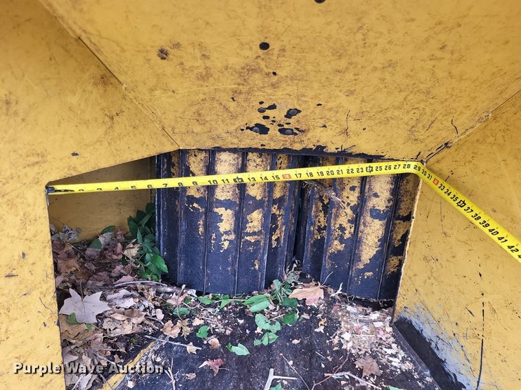 image for item DO3658 1996 Vermeer 1250BC  wood chipper