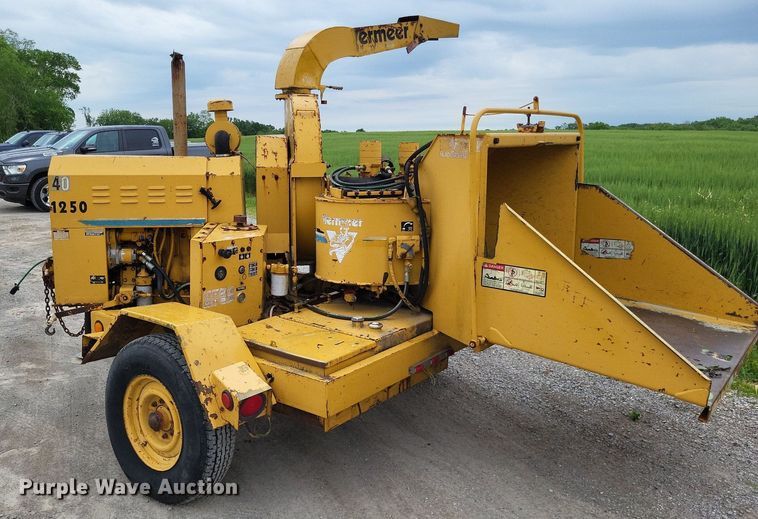 image for item DO3658 1996 Vermeer 1250BC  wood chipper