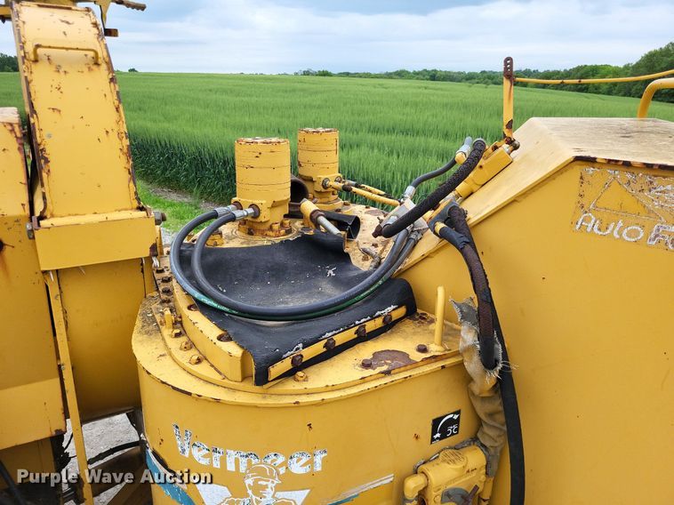 image for item DO3658 1996 Vermeer 1250BC  wood chipper