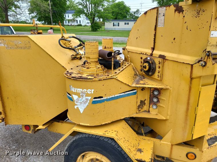 image for item DO3658 1996 Vermeer 1250BC  wood chipper
