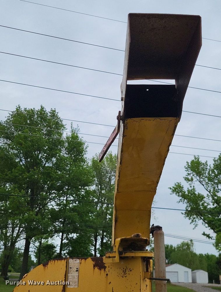 image for item DO3658 1996 Vermeer 1250BC  wood chipper