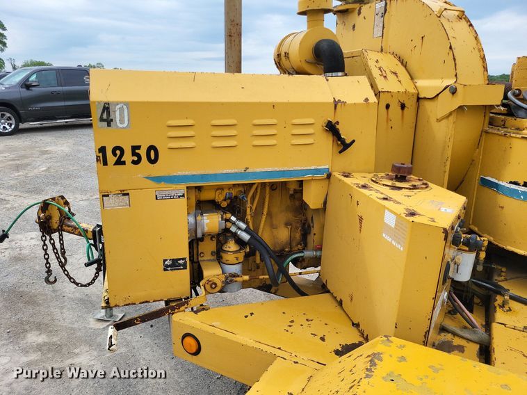 image for item DO3658 1996 Vermeer 1250BC  wood chipper