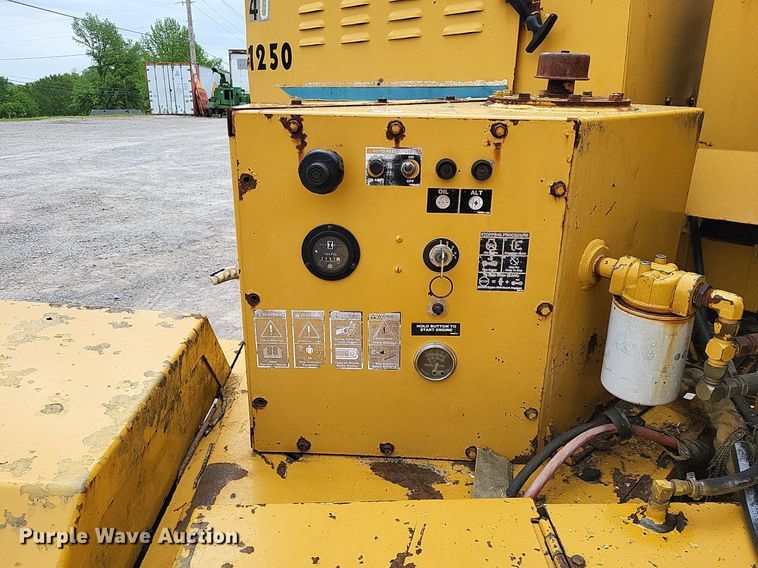 image for item DO3658 1996 Vermeer 1250BC  wood chipper