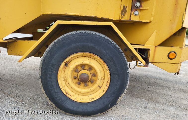 image for item DO3658 1996 Vermeer 1250BC  wood chipper