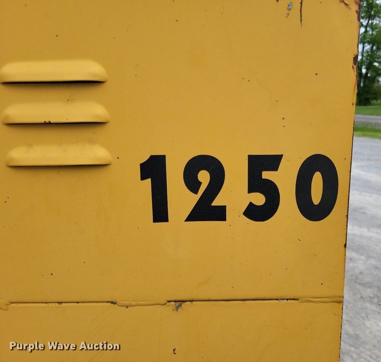 image for item DO3658 1996 Vermeer 1250BC  wood chipper