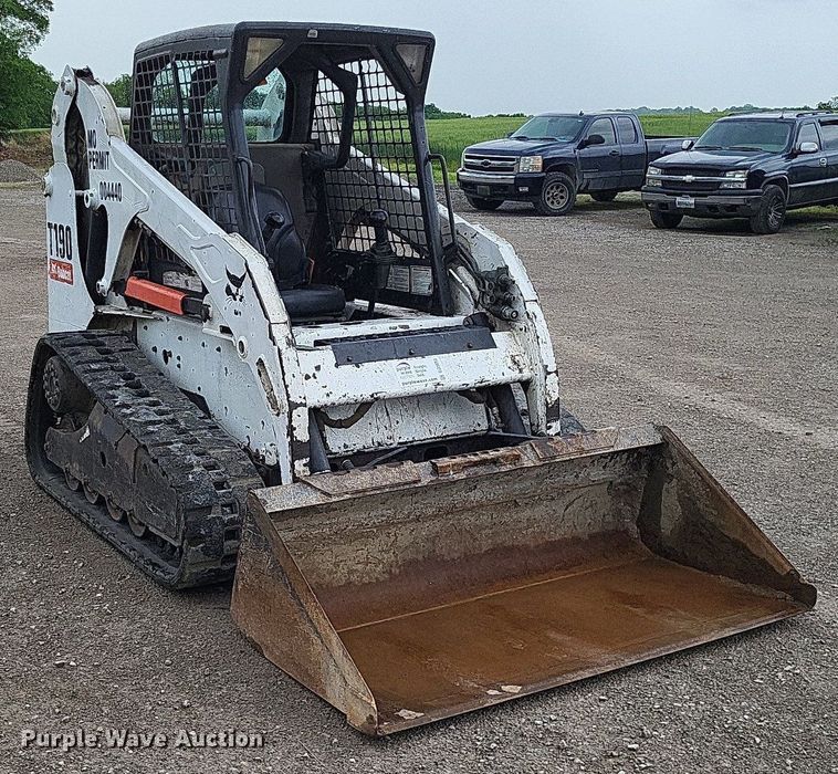 image for item DO3659 2011 Bobcat T190  tracked skid steer loader