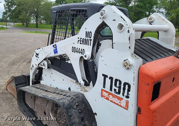image for item DO3659 2011 Bobcat T190  tracked skid steer loader