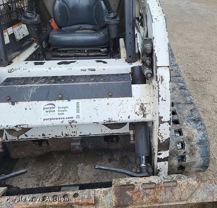 image for item DO3659 2011 Bobcat T190  tracked skid steer loader