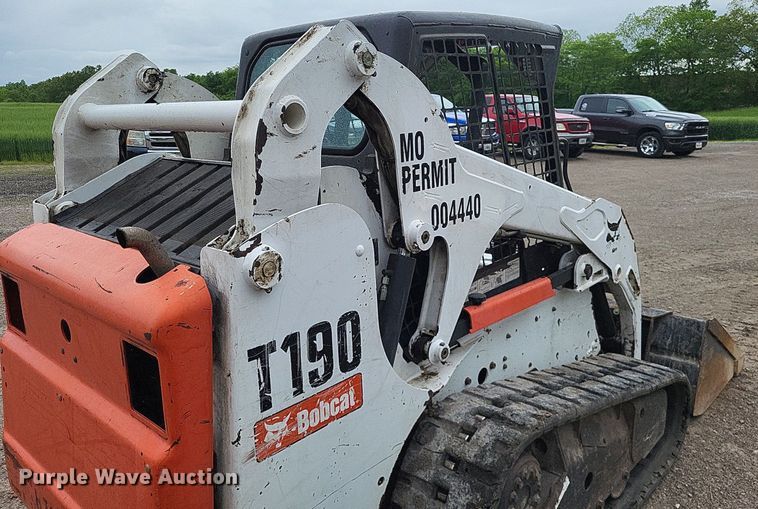 image for item DO3659 2011 Bobcat T190  tracked skid steer loader