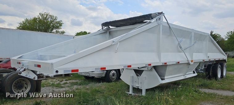 image for item DO4403 1996 R-way 4021  bottom dump trailer
