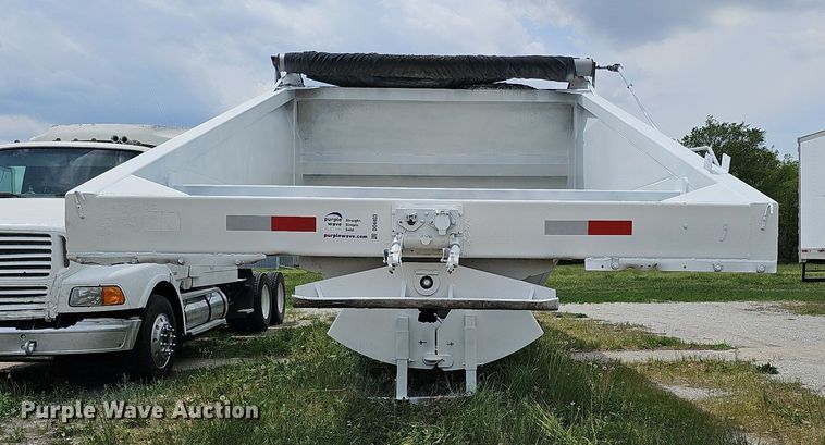 image for item DO4403 1996 R-way 4021  bottom dump trailer
