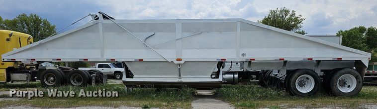 image for item DO4403 1996 R-way 4021  bottom dump trailer