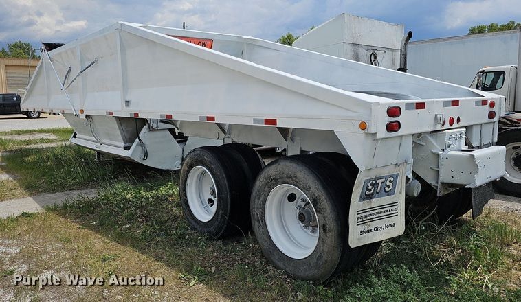 image for item DO4403 1996 R-way 4021  bottom dump trailer