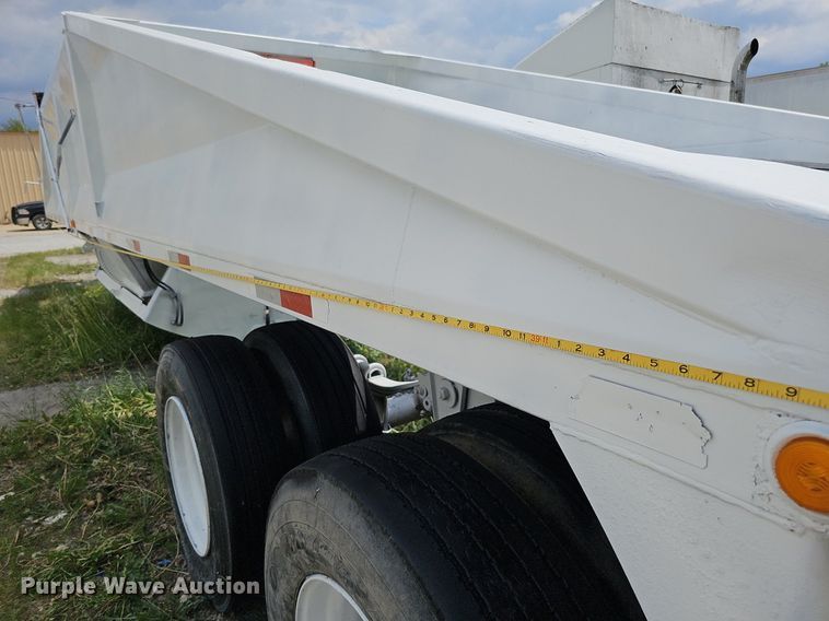 image for item DO4403 1996 R-way 4021  bottom dump trailer