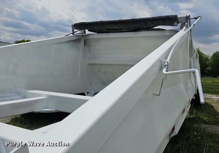 image for item DO4403 1996 R-way 4021  bottom dump trailer