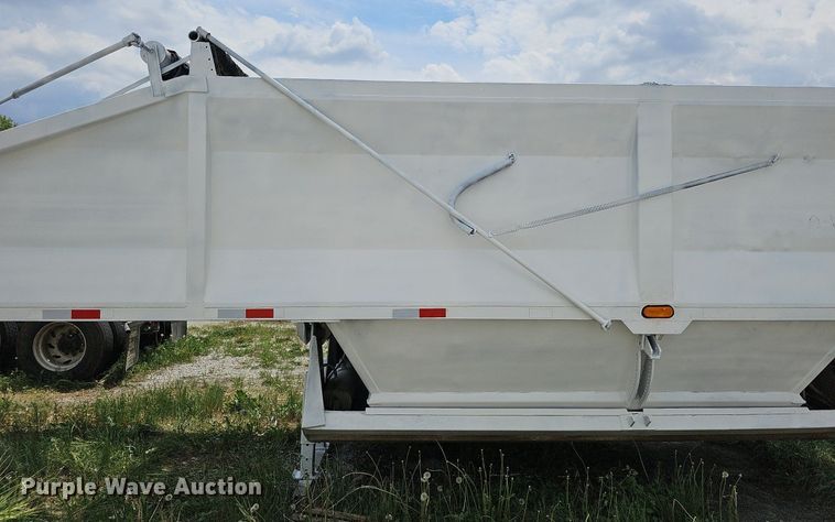 image for item DO4403 1996 R-way 4021  bottom dump trailer
