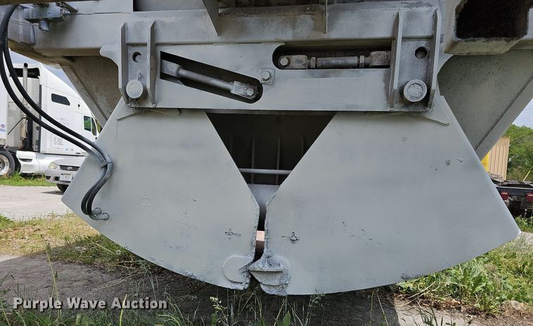 image for item DO4403 1996 R-way 4021  bottom dump trailer