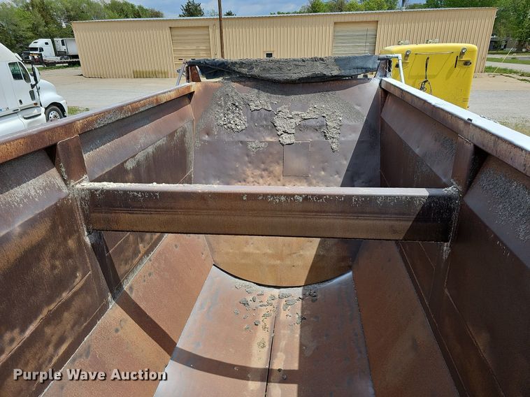 image for item DO4403 1996 R-way 4021  bottom dump trailer