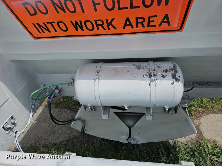 image for item DO4403 1996 R-way 4021  bottom dump trailer