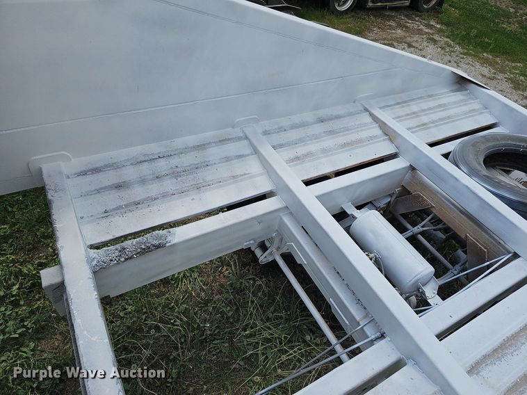 image for item DO4403 1996 R-way 4021  bottom dump trailer