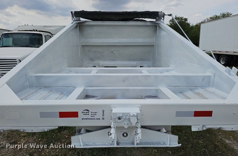 image for item DO4403 1996 R-way 4021  bottom dump trailer