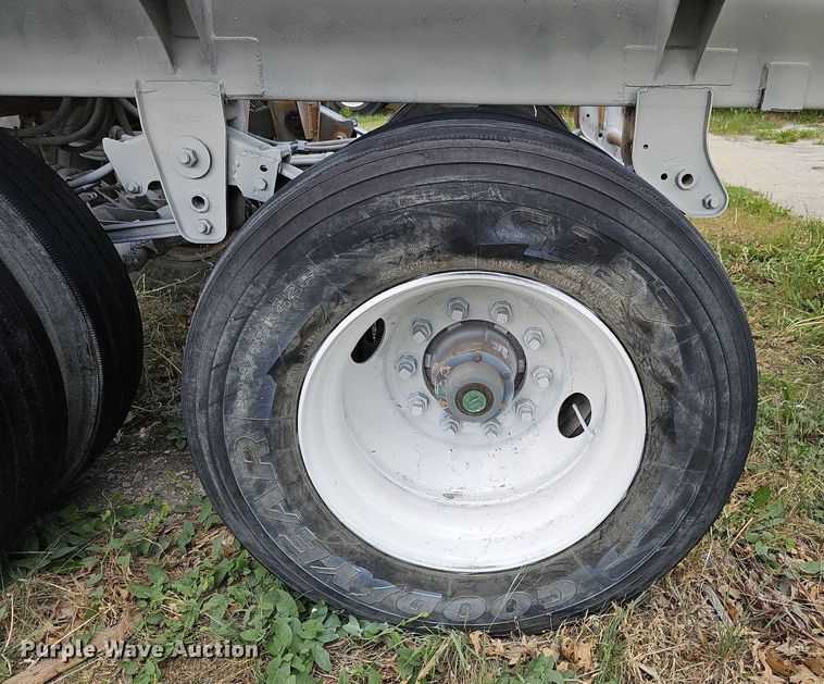 image for item DO4403 1996 R-way 4021  bottom dump trailer