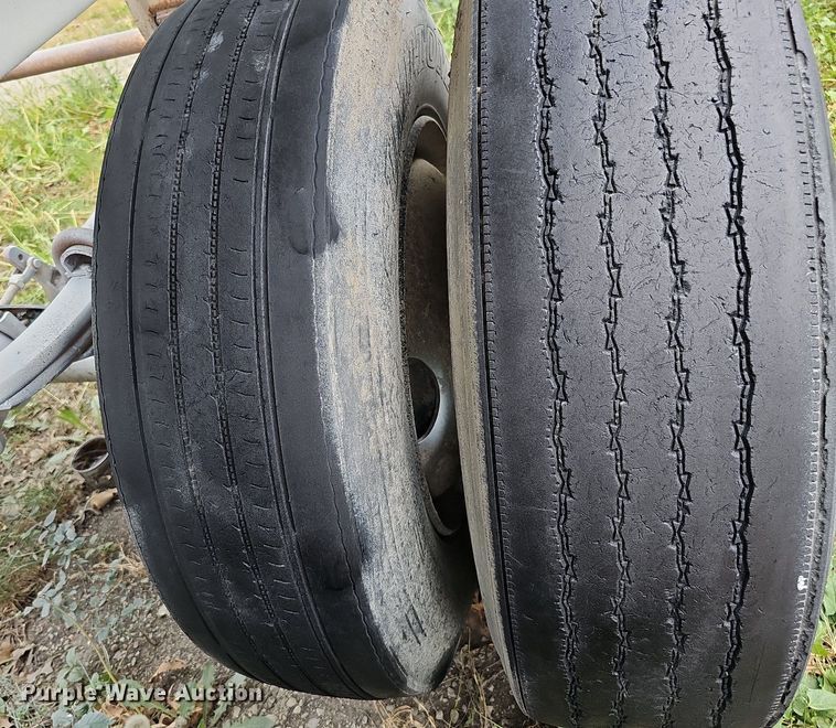 image for item DO4403 1996 R-way 4021  bottom dump trailer