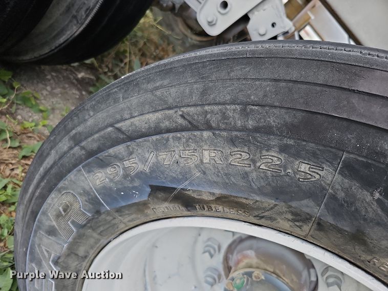 image for item DO4403 1996 R-way 4021  bottom dump trailer