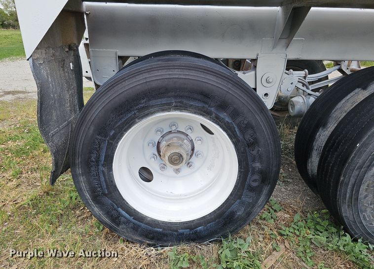 image for item DO4403 1996 R-way 4021  bottom dump trailer