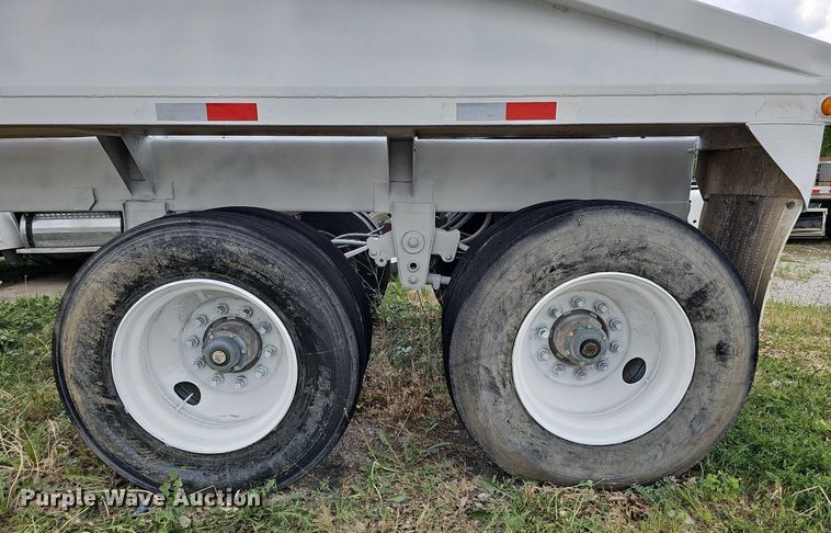 image for item DO4403 1996 R-way 4021  bottom dump trailer