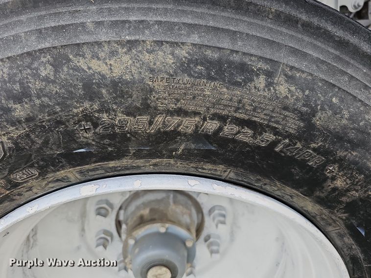 image for item DO4403 1996 R-way 4021  bottom dump trailer